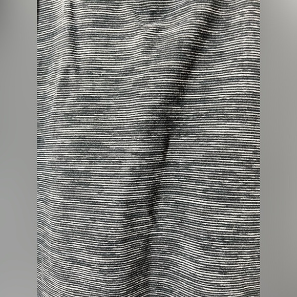 Lululemon Racerback Tank Top Sz 6 Heathered Gray - Picture 3 of 11